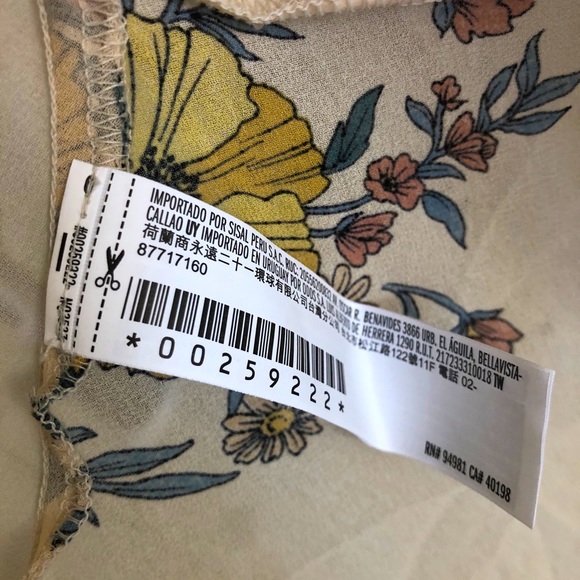 🌴FOREVER 21 Woven Tie-Front Top in Yellow Foral - Picture 5 of 9